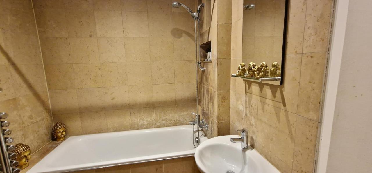 Ferienwohnung Action Packed Local 3Br 1 Mins Walk To Everything London Exterior foto