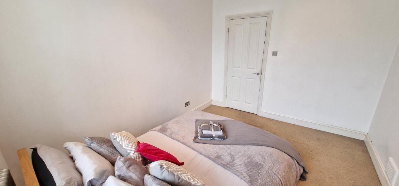 Ferienwohnung Action Packed Local 3Br 1 Mins Walk To Everything London Exterior foto