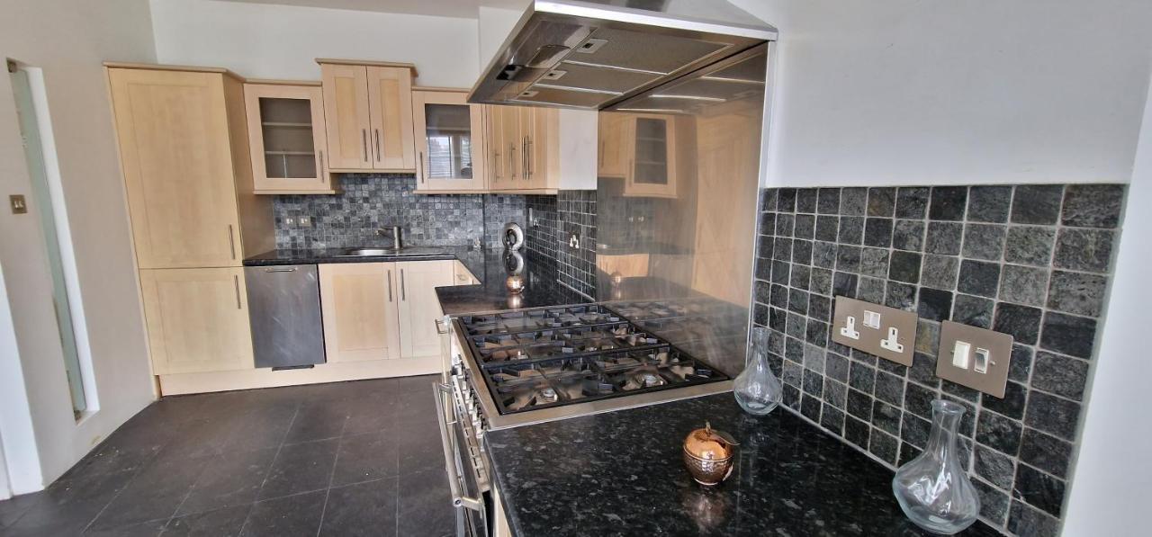 Ferienwohnung Action Packed Local 3Br 1 Mins Walk To Everything London Exterior foto